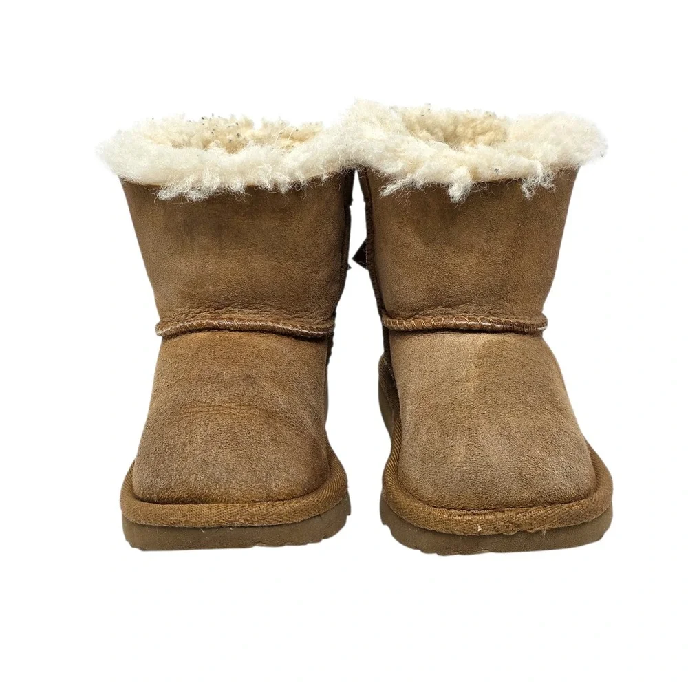 UGG Toddler Mini Bailey Bow II Chestnut Suede Boots‎ Size 8T 1017397T